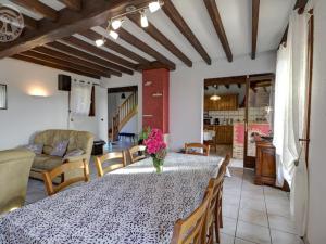 Gîte spacieux avec terrasse et jardin à Saint-Christo-en-Jarez - FR-1-496-204