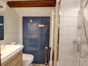 Maisons de vacances Gite familial tout confort avec jardin, salle de jeux, garage et terrasse, pres de Saint-Etienne - FR-1-496-204 : photos des chambres