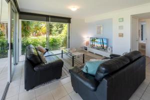 Oasis 2 bedroom Apartment with buggy