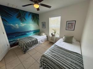 Tropical 3bed 2bath Lakeland Home on corner lot