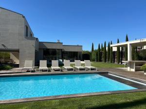 Villa contemporaine avec piscine proche centre de Saint-Rémy-de-Provence - FR-1-599-43