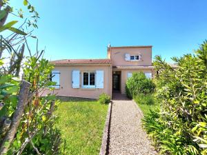 Maison paisible avec jardin, garage, WiFi, proche plage et commerces - FR-1-92-798