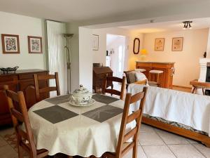Maisons de vacances Gite du Marais - Proche Chambord, Wifi, Animaux admis, Parking prive - FR-1-491-467 : photos des chambres