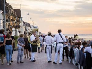 Appartements Charmant 2 pieces avec balcon, vue mer et parking - FR-1-788-68 : photos des chambres