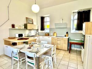 Appartements Etel - Appartement T3 82m² avec Parking prive, accepte animaux - FR-1-479-230 : photos des chambres