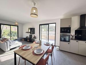 Maison neuve 3 pièces avec terrasse à Grimaud - FR-1-226-558