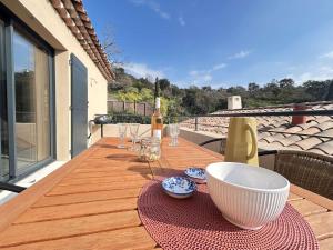 Maisons de vacances Maison neuve 3 pieces avec terrasse a Grimaud - FR-1-226-558 : photos des chambres