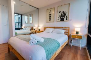 Skyline Escape I Chic City Stay & Free Parking