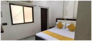 VARANASI HOTEL SHRI KASHI# RAMESHWARAM Paying- Near Vishwanath Temple -Free Parking And Wi-fi Available- A Premium Hotel In Varanasi