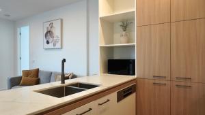 Modern Living - 2BR 2Bath Stay