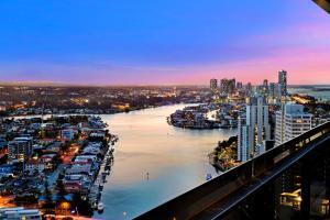 Circle on Cavill - Converted 2 Bedroom Apartments - No Parking Included - Hosted by Wow Stay