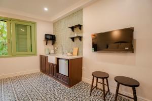 Milad Lakeview Home