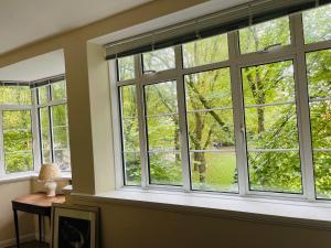 Royal Pavilion Garden Apartment with Parking