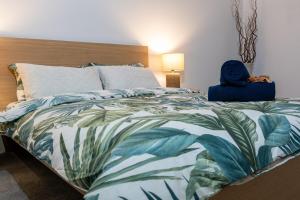 Beachside Escape - Beaches, Dining & Coastal Vibes