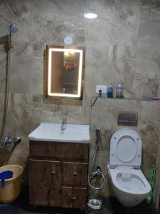 The Forest Stays-Luxury City Loft With Balcony Bliss