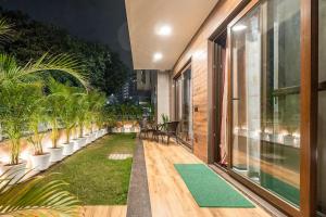 TIM Sector 51, ARTEMIS HOSPITAL 1 min walk, FORTIS & MEDANTA 4 mins drive