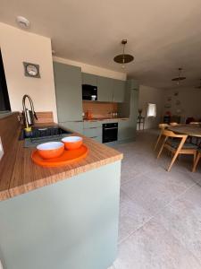 Maisons de vacances La grangerie grange en pierre avec spa : photos des chambres