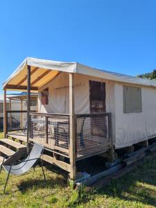 Yachting lodge 83