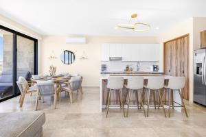 Oceanview Oasis Modern Condo w Pool & Gym In Cabo