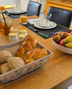 B&B / Chambres d'hotes La Re Source Chambre et table d-hotes : photos des chambres