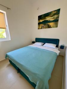 Spacious two bedroom apartment with free parking