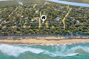 White Cottage on Ninety Mile Beach