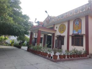Parmarth gyan mandir by pandit ji stay