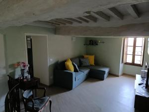 La Corsara-La casa nella roccia