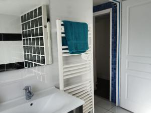 B&B / Chambres d'hotes argagnon 64 chambre sbd wc salon prives : photos des chambres