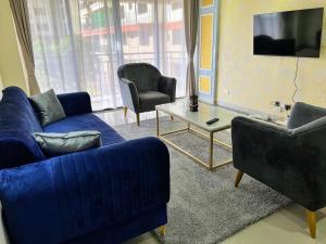 Executive elegantly furnished three bedroom apartment withmodern facilities ,modern swimming pool ,fully equipped gym,children playground and close proximity to major shopping centers and gourmet restaurants