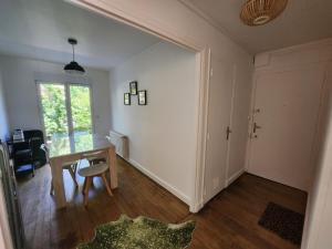 Appartements T2 - Quartier Mezieres - 1 chambre -1 terrasse : photos des chambres