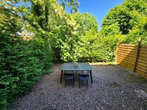 Appartements T2 - Quartier Mezieres - 1 chambre -1 terrasse : photos des chambres