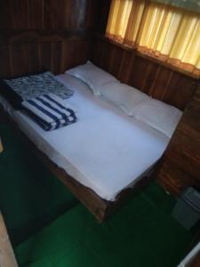 Semi Phinisi boat Labuan Bajo Komodo Tour