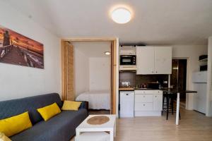 Appartements Residence du Centre Joli studio renove avec coin nuit terrasse et parking prive : photos des chambres