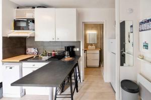 Appartements Residence du Centre Joli studio renove avec coin nuit terrasse et parking prive : photos des chambres