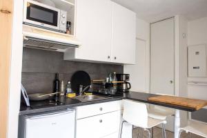 Appartements Residence du Centre Joli studio renove avec coin nuit terrasse et parking prive : photos des chambres