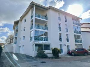 Appartements Residence du Centre Joli studio renove avec coin nuit terrasse et parking prive : Appartement avec Terrasse