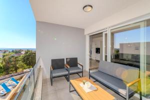 Mirjana new city central apartments with a pool