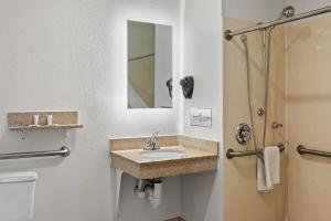 1 King Bed and 1 Queen Bed, Mobility Accessible Room, Non-Smoking room in Super 8 by Wyndham Santa Rosa