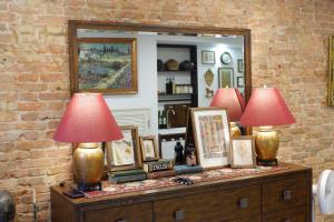 The Rustic Home - Room 1