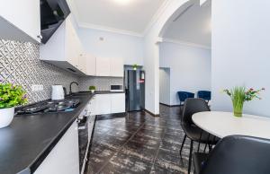 Софіївська площа Володимирська 18