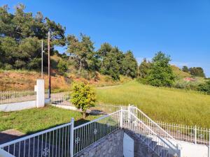 Elenas 3BR Maisonette with Garden & Pool