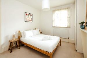 Beautiful Designer Flat in Maida Vale, Sleeps 4