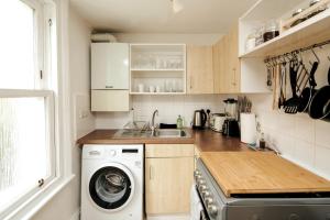 Beautiful Designer Flat in Maida Vale, Sleeps 4