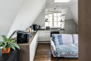 Sleek and Stylish 1BD Apt w Balcony, Hammersmith