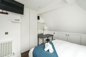 Sleek and Stylish 1BD Apt w Balcony, Hammersmith