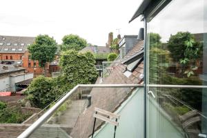 Sleek and Stylish 1BD Apt w Balcony, Hammersmith