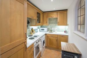 1BD Modern City Oasis: Near London Attractions