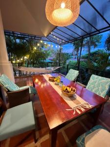 Beautiful garden 3 bedroom villa close to beach