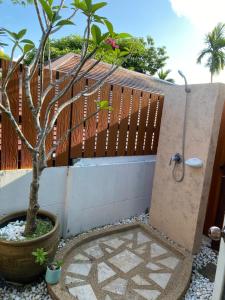 Beautiful garden 3 bedroom villa close to beach